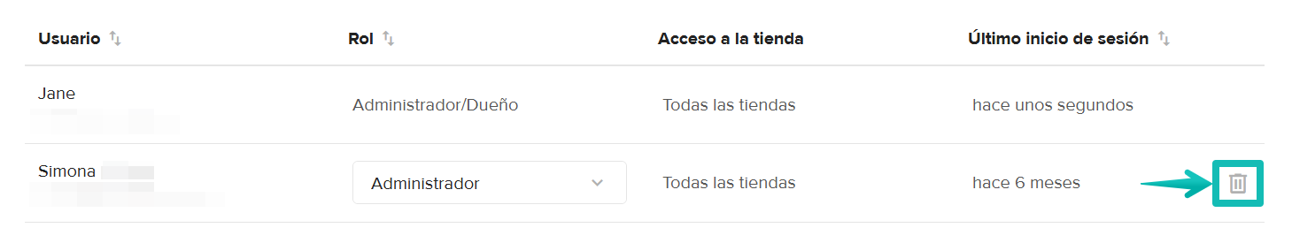 Lista de usuarios que muestra los roles y el icono Eliminar este usuario para quitar a un usuario de una cuenta de Printful.