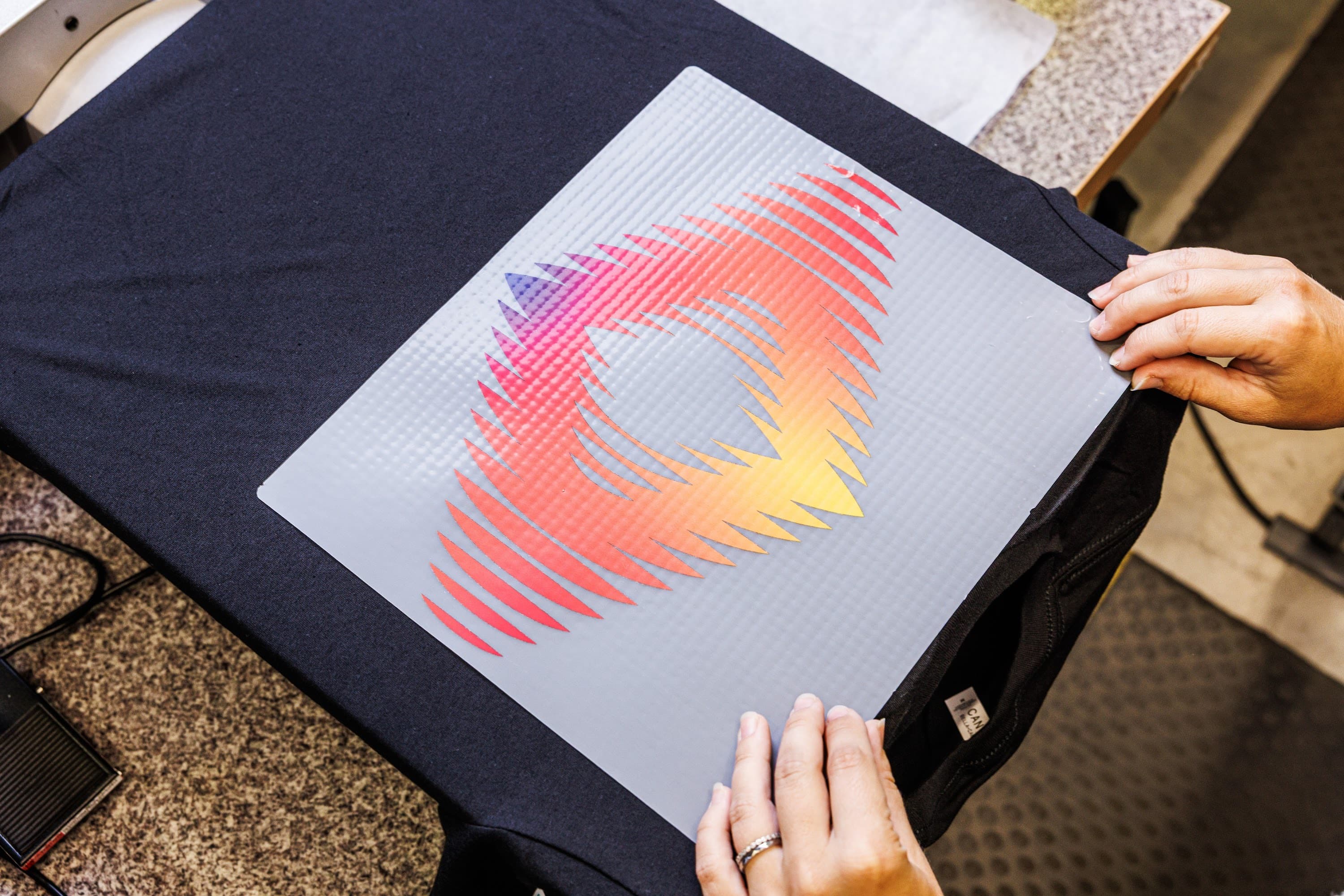 Beispiel für DTFlex-Druck auf einem T-Shirt.